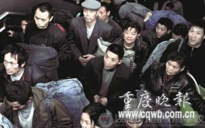 民工失業后騎三輪摩托跋涉3000公里返鄉