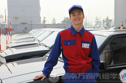 微笑在我心，湖南萬(wàn)通汽車學(xué)校最美笑臉活動(dòng)征集中