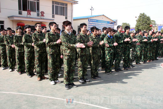 湖南萬通汽車學(xué)校，軍訓(xùn)