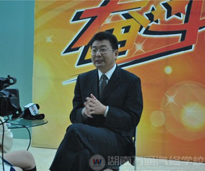 鳳凰網刊發“職業教育就是就業教育 央視對話萬通汽修教育”