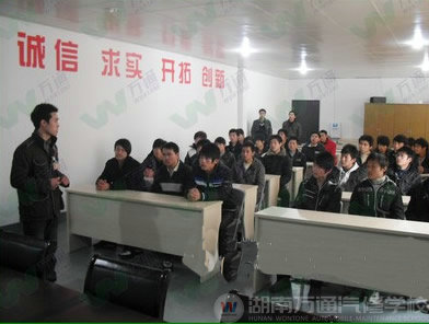 湖南萬通汽車學校，我院學子赴新奇特上班，崗前培訓