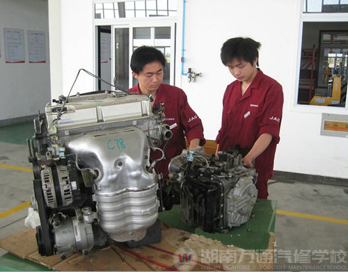 湖南萬(wàn)通汽車(chē)學(xué)校，嚴(yán)凱