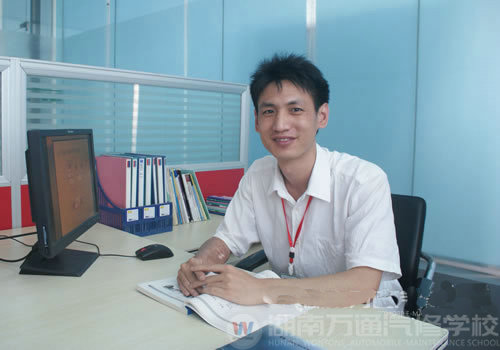 湖南萬通汽車學(xué)校，名師風(fēng)采高立鵬