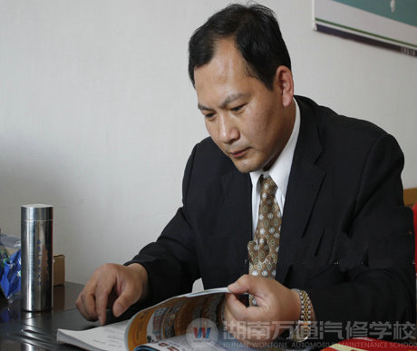 湖南萬(wàn)通汽車學(xué)校，名師風(fēng)采葉棟法