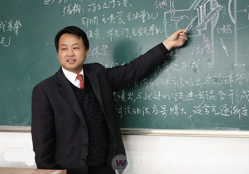 湖南萬通汽車學(xué)校，名師風(fēng)采謝長來