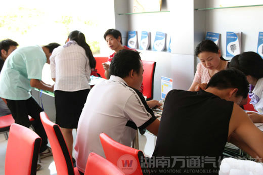 夏日炎熱，湖南萬通汽車學校，招生火爆進行中