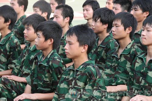 湖南萬通汽車學校2010年新生軍訓