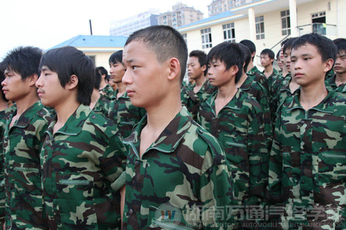 湖南萬通汽車學(xué)校，2010新生軍訓(xùn)