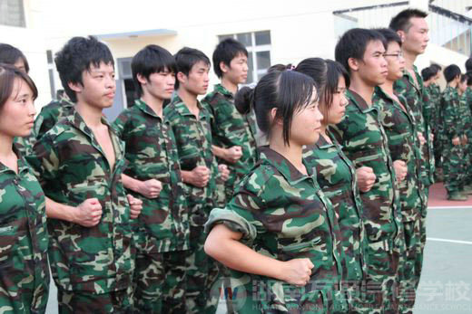 湖南萬通汽車學(xué)校，軍訓(xùn)，開學(xué)典禮