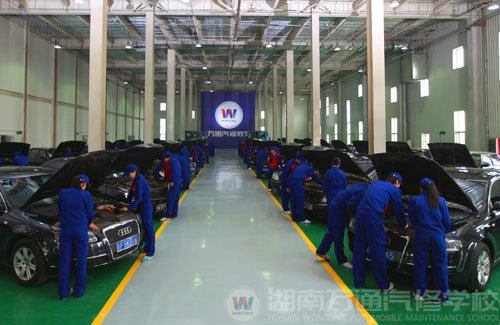 湖南萬通汽車學校，學汽車運用技術