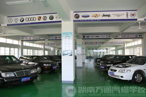 湖南萬通汽車學校，整車實訓車間