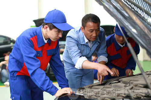 90后，我們選擇湖南萬通汽車學校學汽修