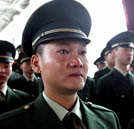 千名武警老兵淚別軍旅  退伍軍人將就業(yè)何方？