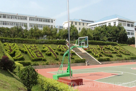 萬(wàn)通汽修教育優(yōu)美校園環(huán)境