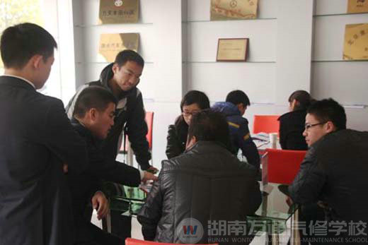 跑調的“旭日陽剛”何以打動億萬中國人？