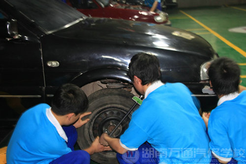 湖南萬通汽車學校整車實訓