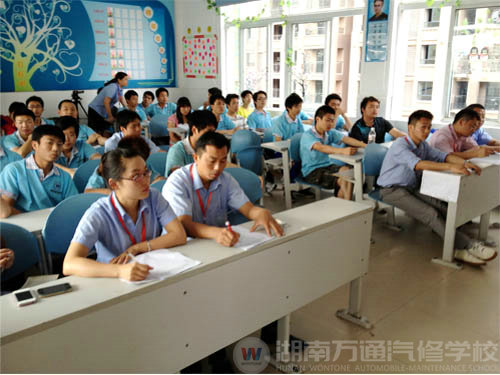 湖南萬通第二屆職業學習與就業規劃征文演講初賽