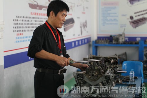 湖南萬通汽車學校，名師風采潘太煌