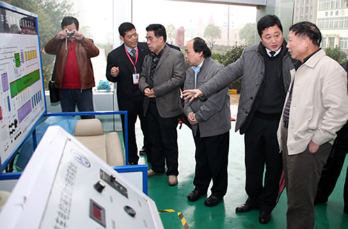 省民辦教育協(xié)會(huì)常務(wù)副會(huì)長(zhǎng)（原省軍區(qū)副政委）魏永景視察我校實(shí)訓(xùn)情況