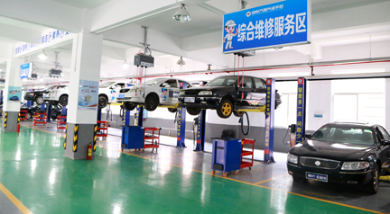 湖南萬通汽車學校汽車理實一體化教室