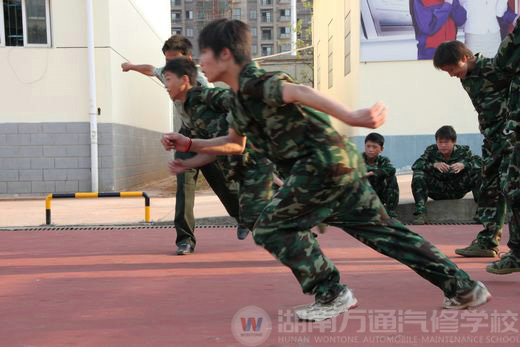 湖南萬通汽修學校，2010新生軍訓