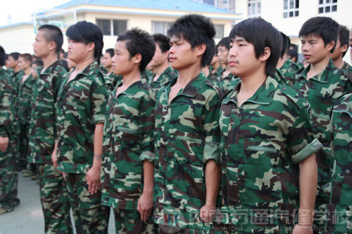 湖南萬通汽修學校，2010新生軍訓