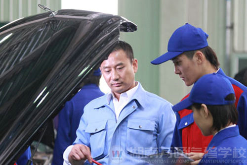 湖南萬通汽修學校創建“雙師型”教師隊伍