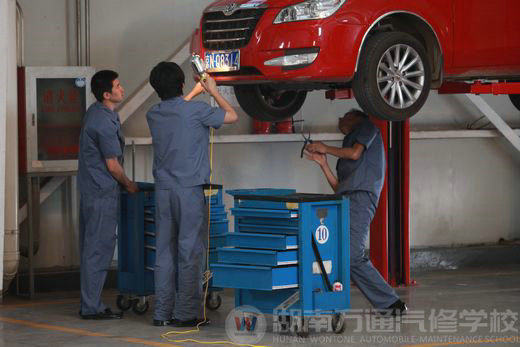 學(xué)汽車機(jī)電專業(yè) 輕松實(shí)現(xiàn)高薪夢