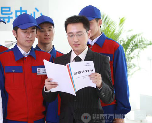 萬通汽修學(xué)校，名校研究新生為找工作不讀研