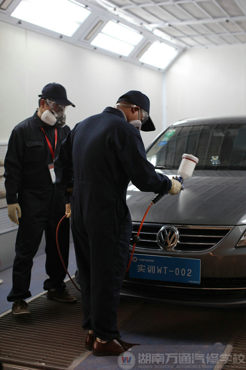 湖南萬通汽修學(xué)校汽車美容