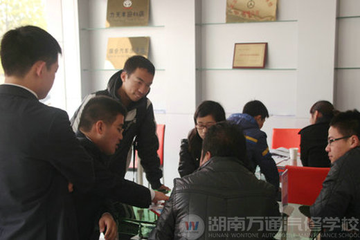 眾多有志青年選擇萬通學(xué)習(xí)