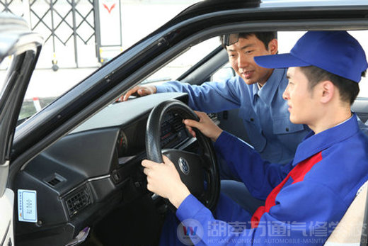 萬通汽修學(xué)校“免費”考駕照