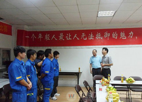 集團沙總在新奇特與我校學(xué)生交流