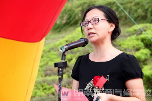申湘集團李經理對本屆技能比武大賽表示了濃厚興趣