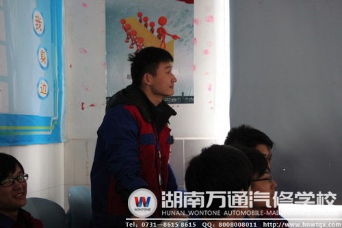 同學們踴躍回答老師提出的問題