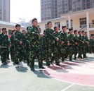 湖南萬通春季新生軍訓匯演落下帷幕 精彩表演引喝彩