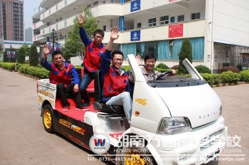 同學們在改裝“夢想桑塔納”的同時，還對另一輛車進行了改造