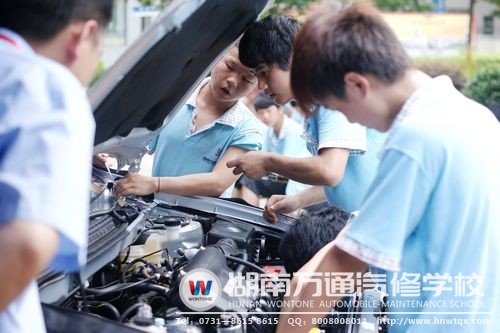 同學們互相討論遇到的問題