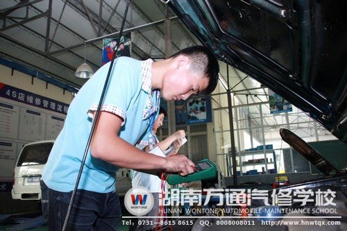 湖南萬通注重提升學生實踐能力，讓學生更符合企業發展要求