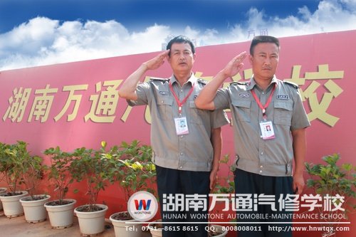 湖南萬通24小時門衛制度，學校保安時刻保衛學生們的安全