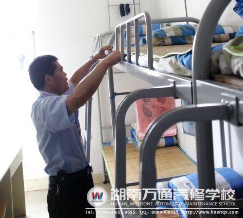 經常檢查學生宿舍硬件設施情況，及時排查安全隱患