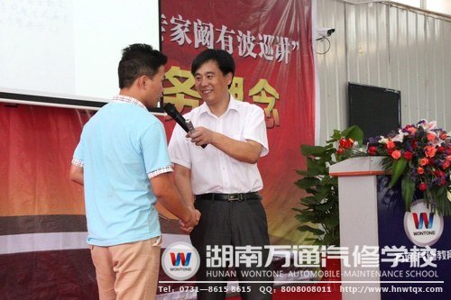 講學現場，闞有波教授與萬通學子互動