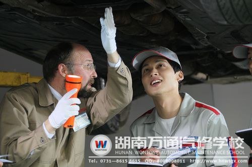 想拿高薪，就要到一所專業汽修學校進行系統學習