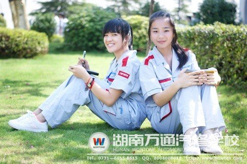 陳妞與同學(xué)唐林會(huì)是班上的一對(duì)“姐妹花”