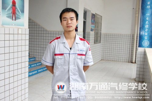 考上二本的曾一峰沒有去讀大學，而是選擇了學汽修