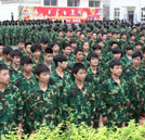 鐵骨錚錚展雄風(fēng) 湖南萬(wàn)通2013年秋季新生軍訓(xùn)拉開(kāi)帷幕