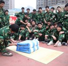軍訓(xùn)掠影：苦中有樂(lè) 鍛造鋼鐵意志