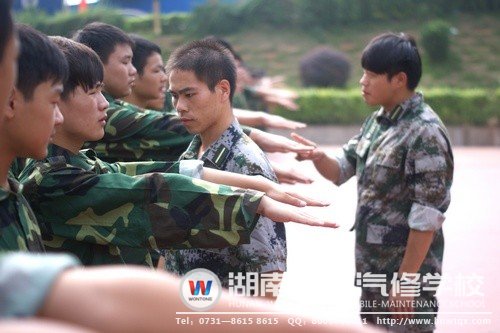 每一個姿勢，都經過了數十次、數百次的重復