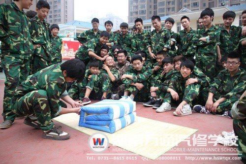疊軍被，比比誰的“手上功夫”最厲害！