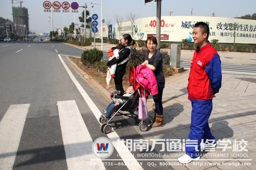 湖南萬通學子爭當”雷鋒少年”，凸顯學校德育文化成果